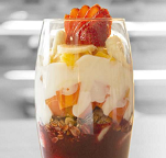 Cocktail de Fruta con Yogurt y Granola