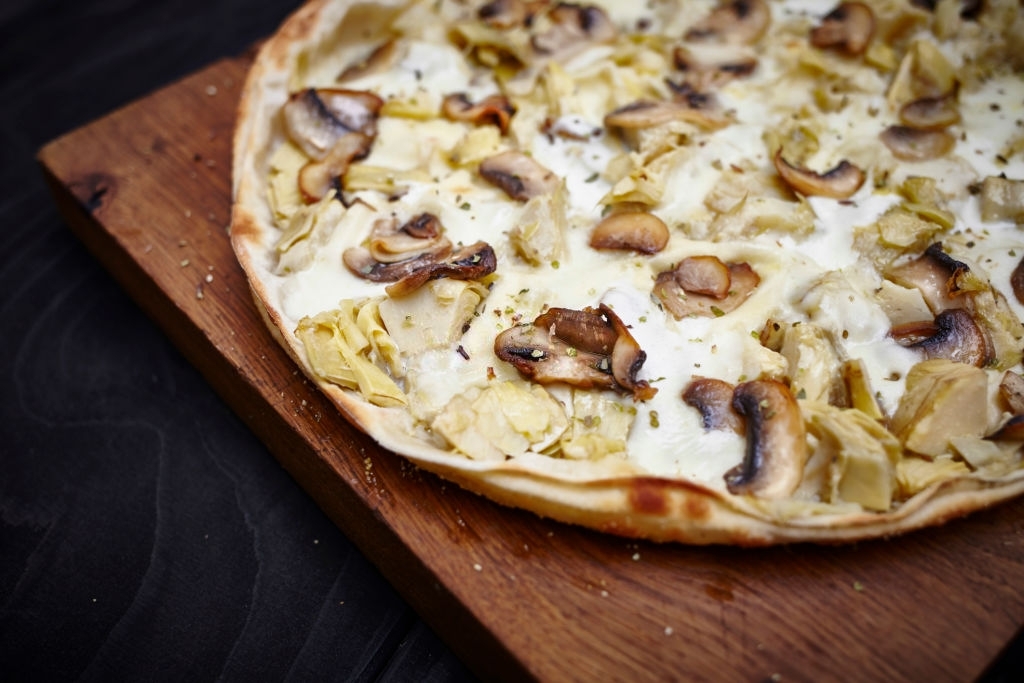 Pizza Personal de 4 porciones de un ingrediente.