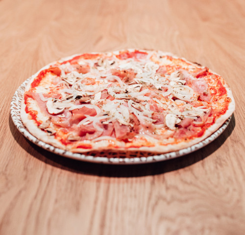 Pizza Personal de 4 porciones de un ingrediente.